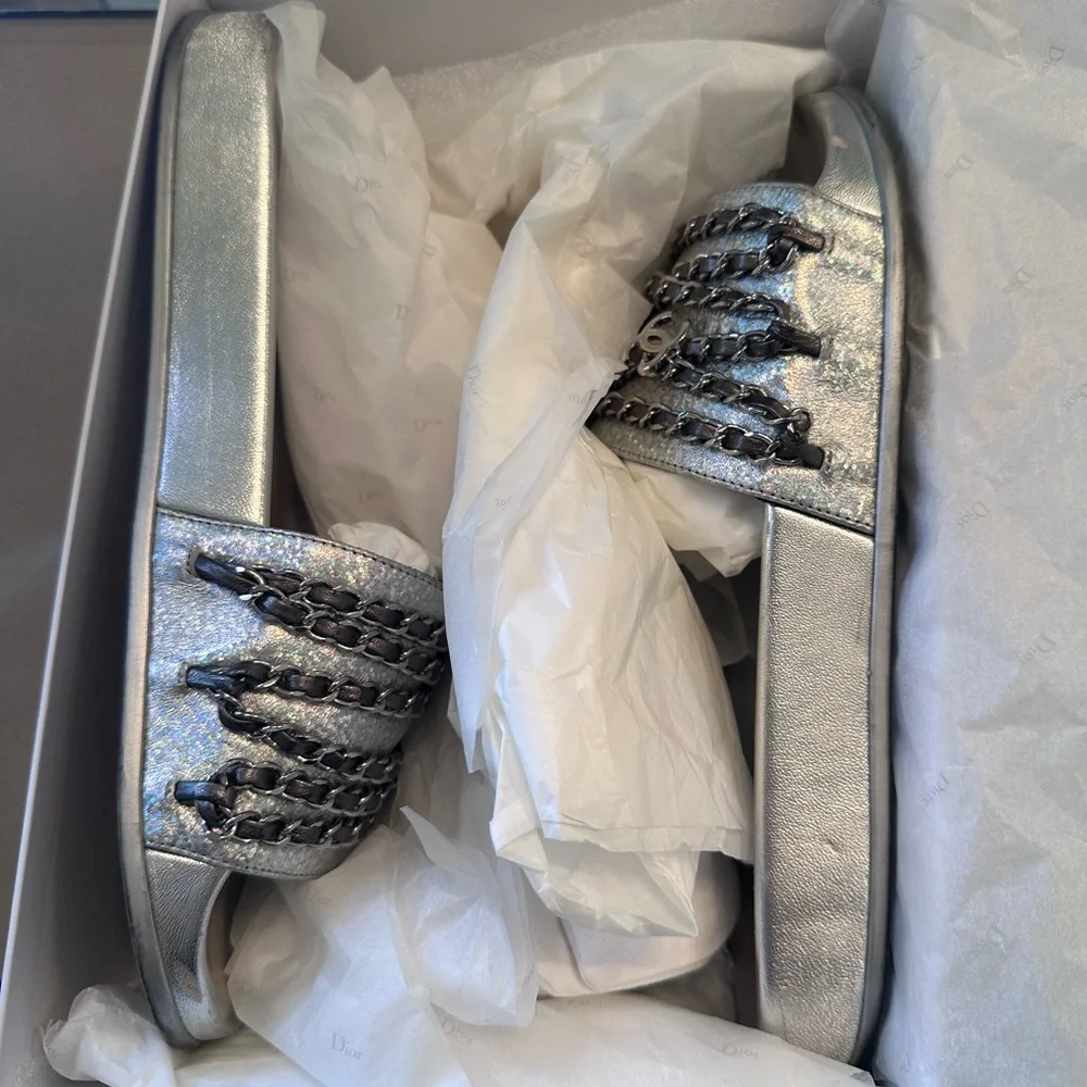Chanel Chanel Metallic Silver Leather CC Chain Embellished Flat Slides Size 41